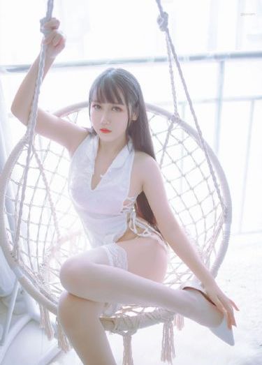 美女扒开胸露出奶头亲吻图片_剧情片在线观看高清